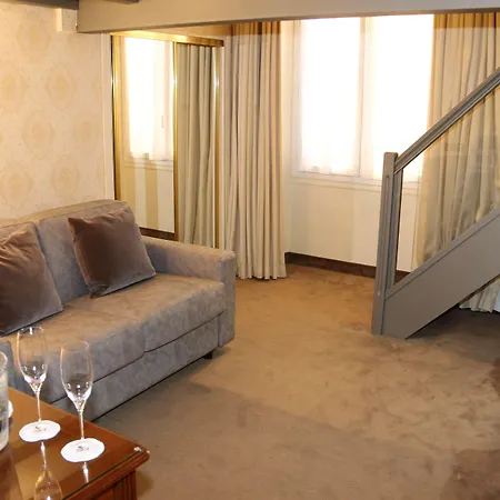 Golden Tulip De Paris