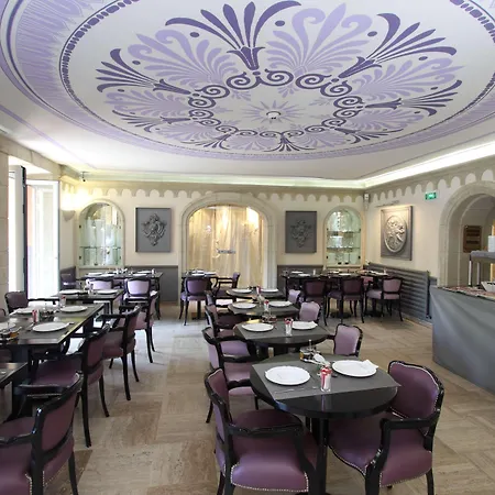 Golden Tulip De Paris
