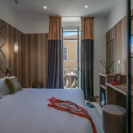Golden Tulip De Paris