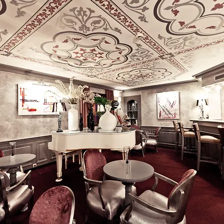 Golden Tulip De Paris