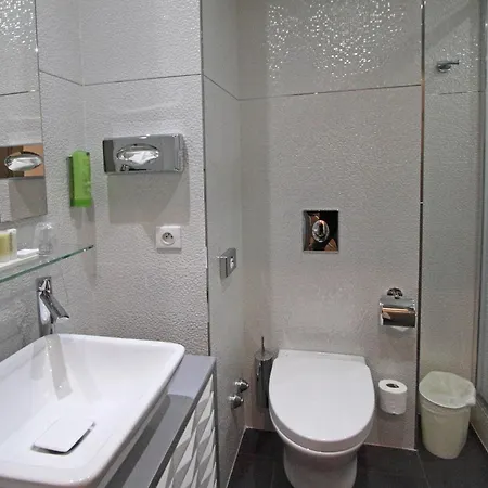 Golden Tulip De Paris 4*