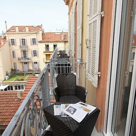Golden Tulip De Paris