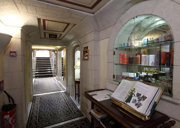 Hotel Golden Tulip De Paris 4*