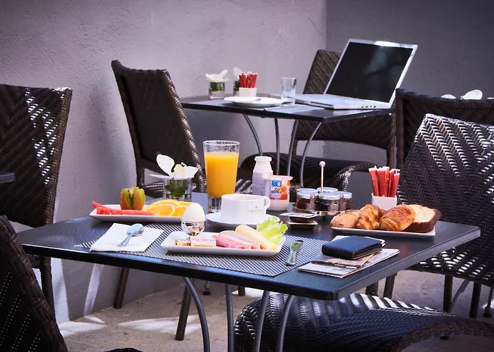 Hotel Golden Tulip De Paris 4*