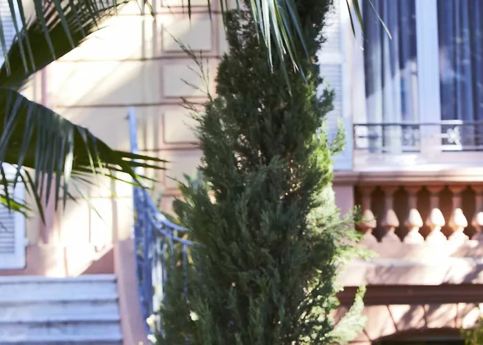 Golden Tulip De Paris Hotel