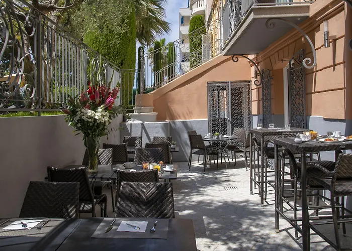 Golden Tulip De Paris 4*