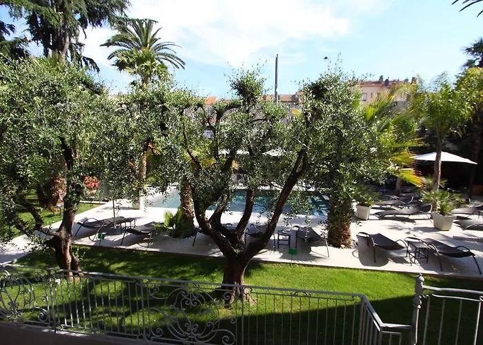 Hotel Golden Tulip De Paris 4*