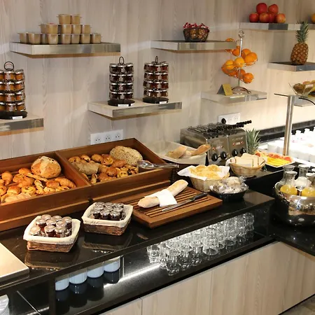 Hotell Golden Tulip De Paris 4*