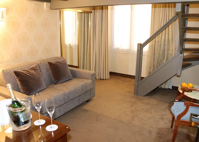 Golden Tulip De Paris