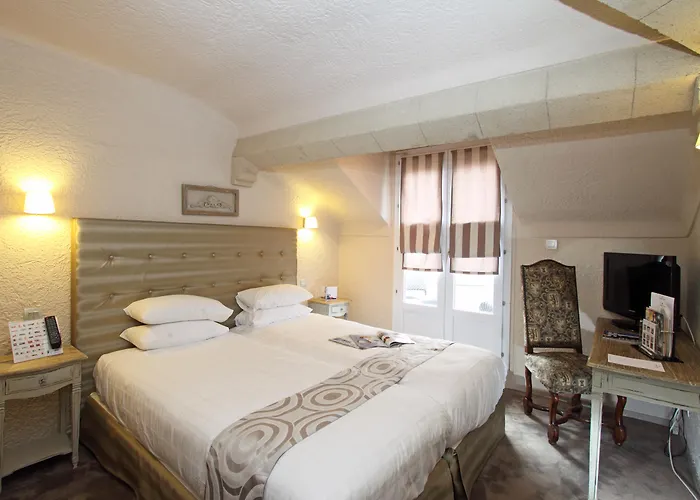 Hotel Golden Tulip De Paris 4*