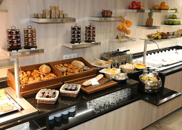 Hotel Golden Tulip De Paris 4*