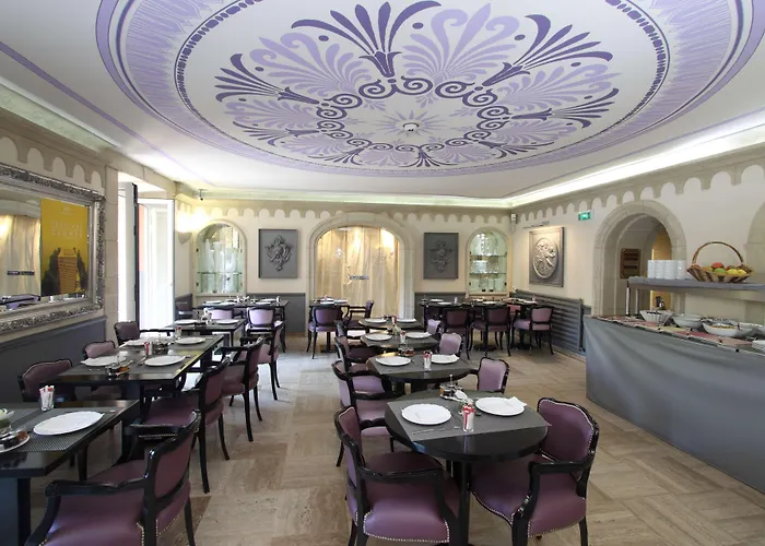 Golden Tulip De Paris