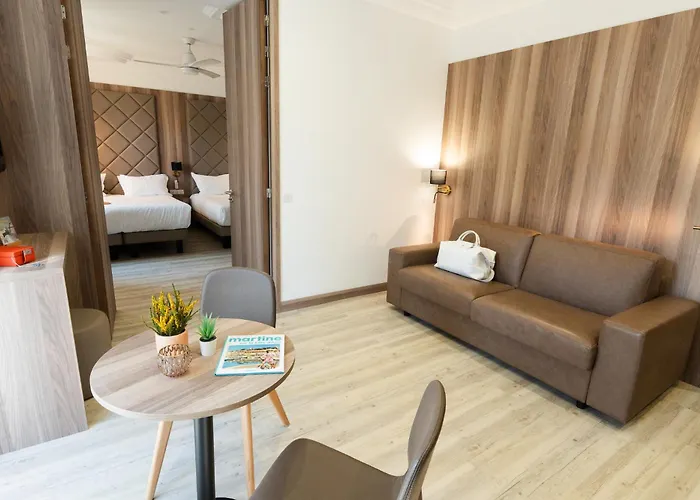 Golden Tulip De Paris