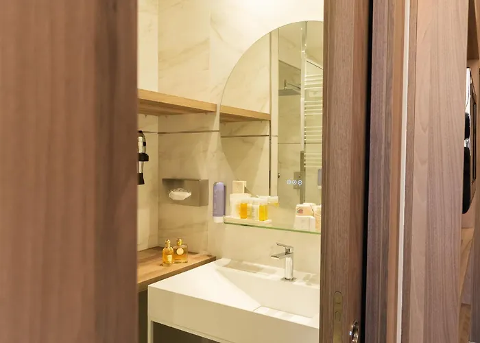 Golden Tulip De Paris 4*