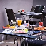 Otel Golden Tulip De Paris 4*
